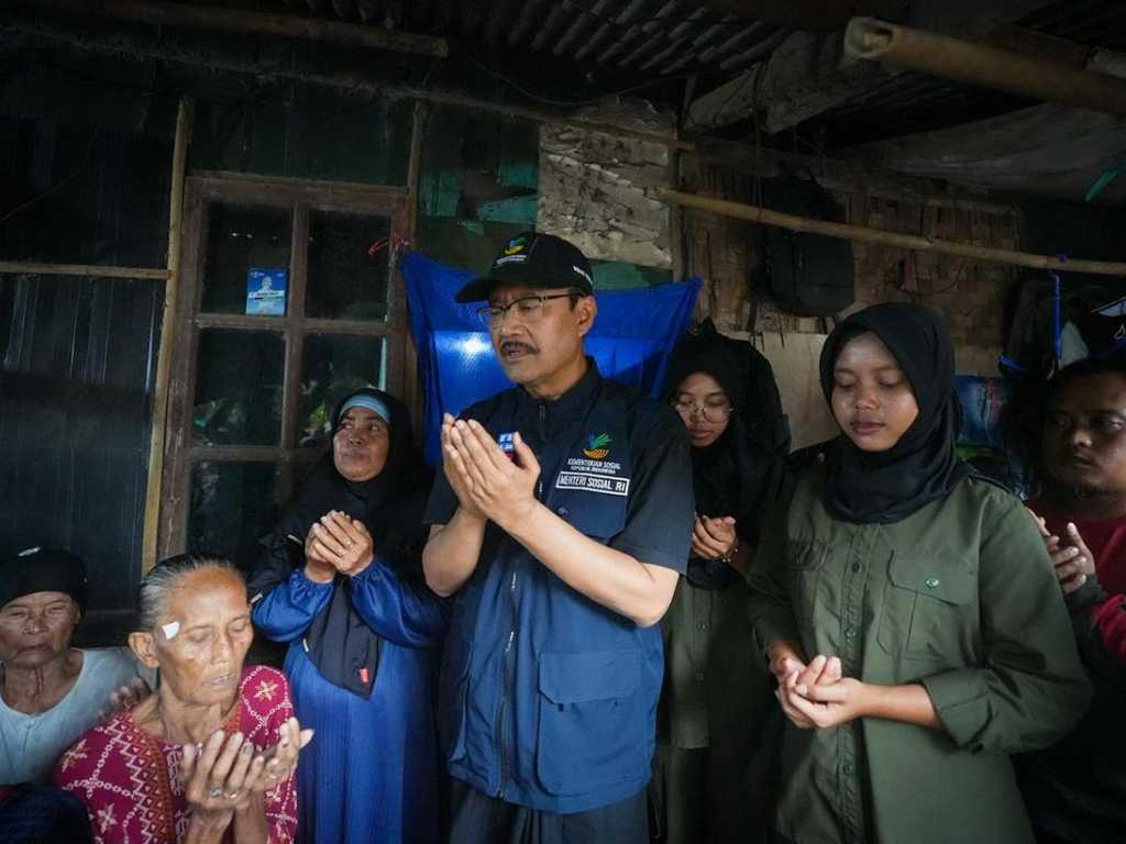 Jelang Hari Pahlawan, Gus Ipul Gelar Doa Bersama Pemulung: Orang Tua Pahlawan Sejati