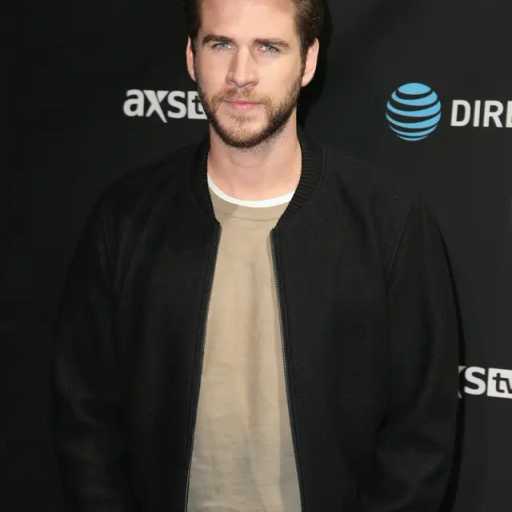 Liam Hemsworth dan Gabriella Brooks resmi bertunangan setelah 6 tahun pacaran