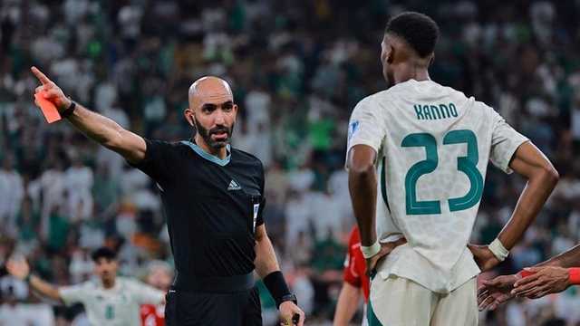 Wasit Ahmad Al Ali Dihujat Fans, KFA Justru Beri Penghargaan