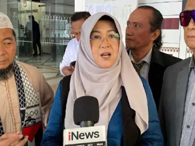 Dokter Tifa Terima Salinan Ijazah Jokowi: Tanda Tangan Rektor UGM Hilang Misterius