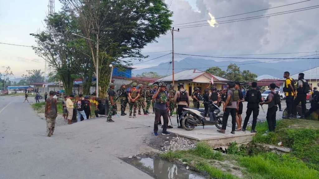 Tim gabungan evakuasi 6 personel TNI AD dari kerusuhan Yalimo