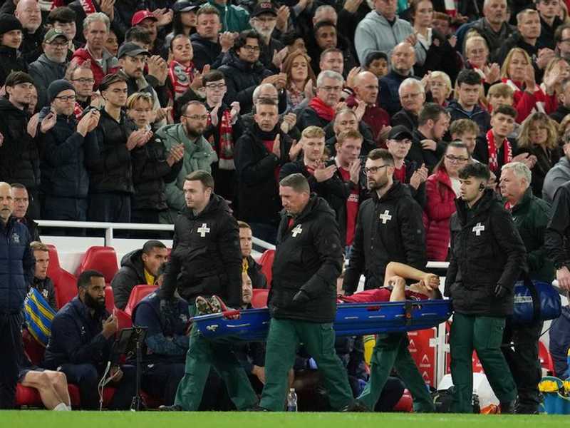 Pelatih Liverpool Arne Slot khawatir mendalam atas cedera parah Giovanni Leoni