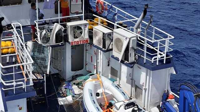 Kapal China serang kapal Filipina dengan meriam air, awak luka