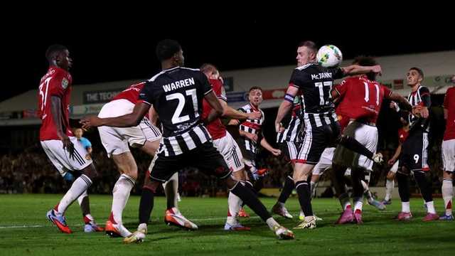 Grimsby Town Bikin Kejutan, Depak Manchester United dari Carabao Cup 12-11