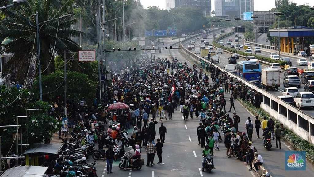 Kemenhub gelontorkan Rp 35 miliar perbaiki 8 traffic light rusak akibat kerusuhan