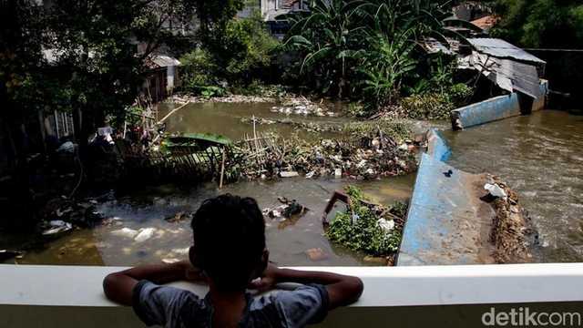 Jakarta Banjir: Gubernur DKI Perintahkan Perbaikan Tanggul Jebol Segera