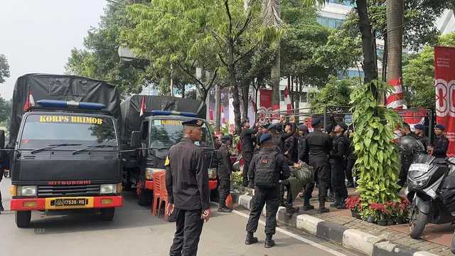 Polisi bersiaga di Kemenhub jelang demo ojol di Jakarta