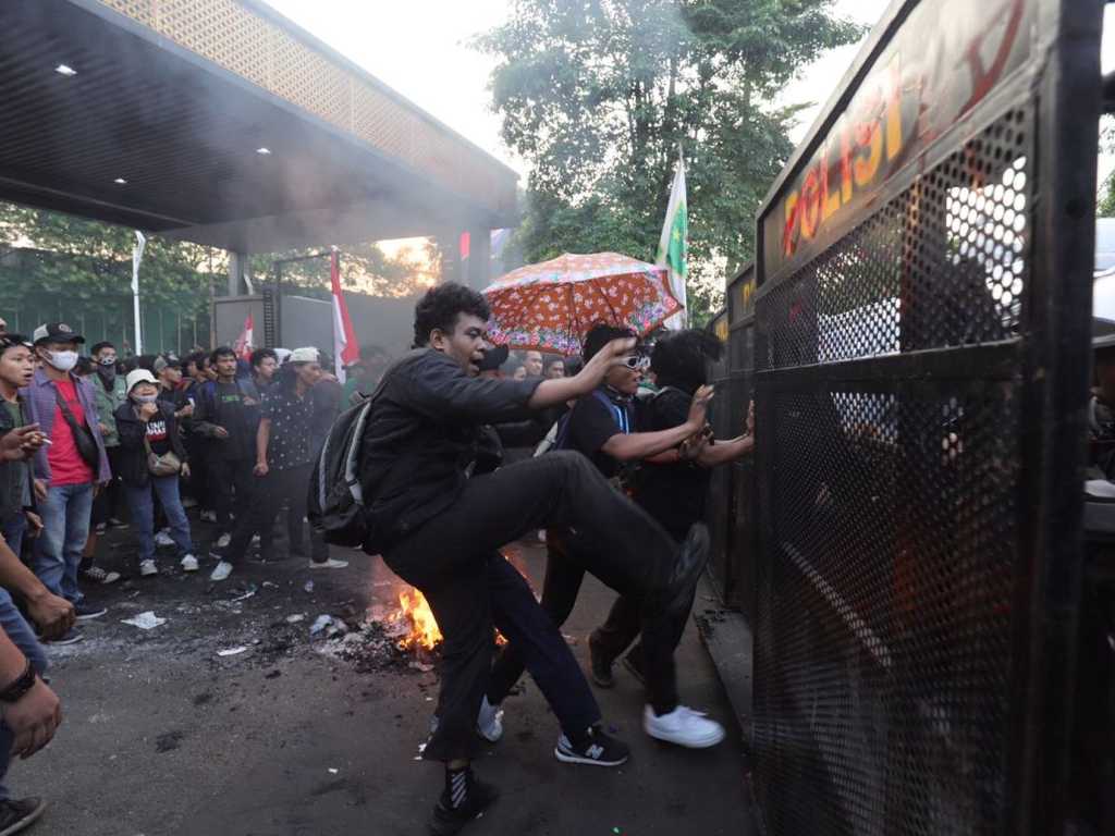 DPR Desak Polri Ungkap Aktor Intelektual Kerusuhan Demo