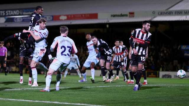 Grimsby Kalah Telak di Carabao Cup, Kualat Ejek Manchester United?
