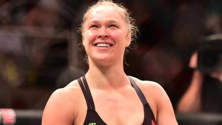 Mike Tyson Buka Mata Ronda Rousey: Siap Kembali ke MMA?