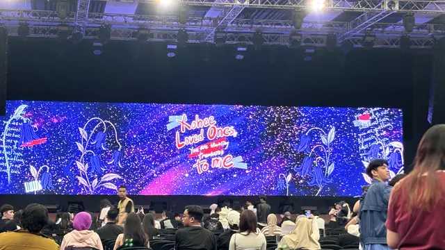 Han So Hee Sapa Ribuan Fans di Jakarta, Tampil Elegan Bak Vampir