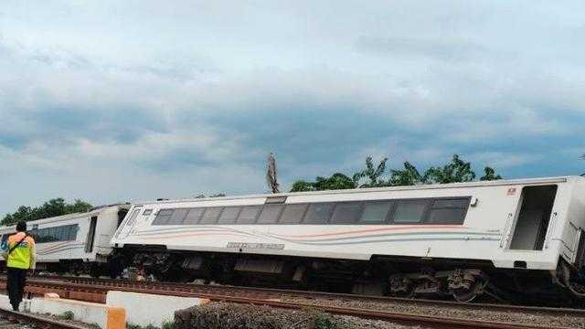 Anjloknya KA Purwojaya: Lima Kereta Terlambat Hingga 2 Jam