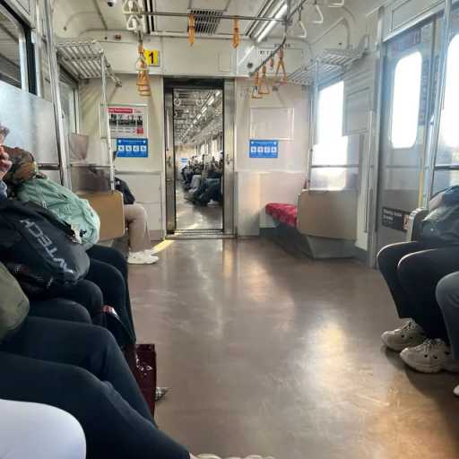 Demo Buruh 28 Agustus Guncang Jakarta, KRL Cisauk Mendadak Lengang