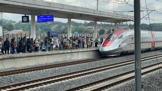 Whoosh Tembus 21 Ribu Penumpang, Puncak Arus Balik Libur Maulid Nabi
