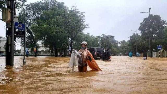 Banjir Terparah Landa Vietnam, Ribuan Warga Dievakuasi
