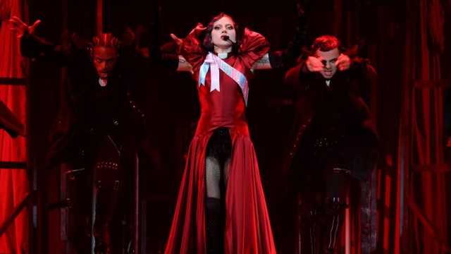 Lady Gaga Batalkan Konser Miami, Pita Suara Terancam Rusak Permanen