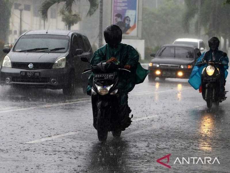 BMKG Waspada Cuaca Ekstrem: Hujan Petir Landa Sejumlah Wilayah Indonesia
