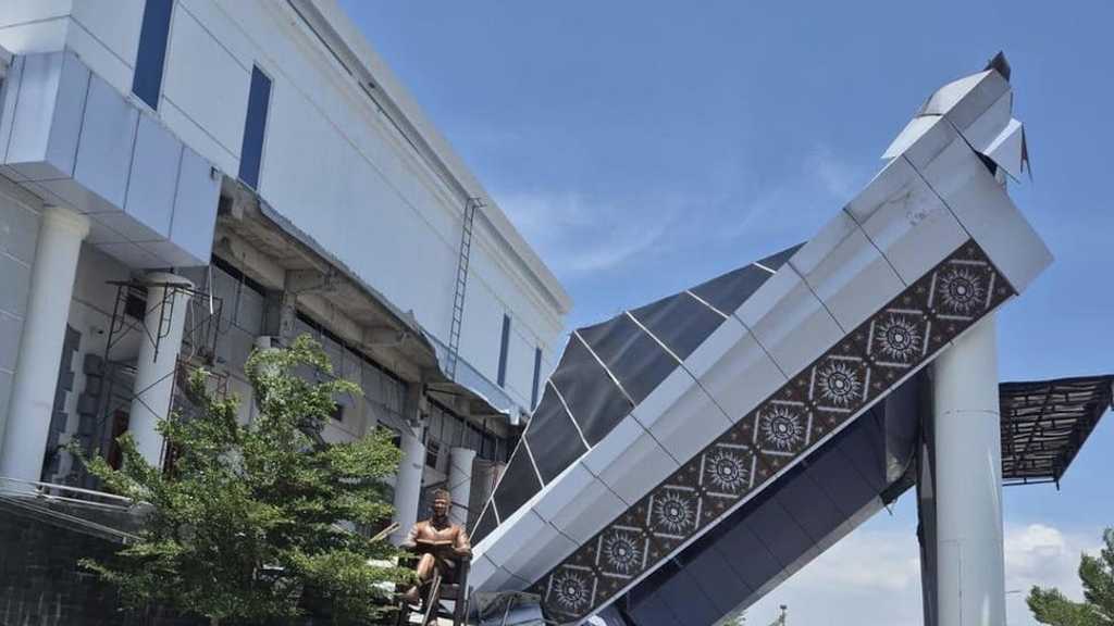 Atap Teras KPT Brebes Roboh, Tiga Pekerja Luka