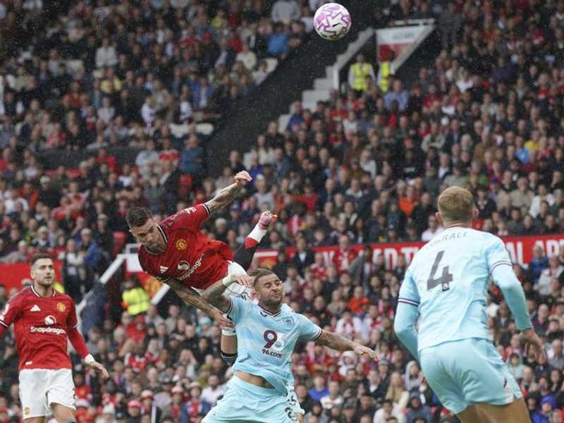 Drama Menit Akhir! Manchester United Raih Kemenangan Perdana, Sesko Melempem
