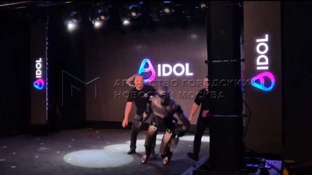 Demo Robot Humanoid Rusia AIdol Berakhir Nahas, Oleng di Panggung
