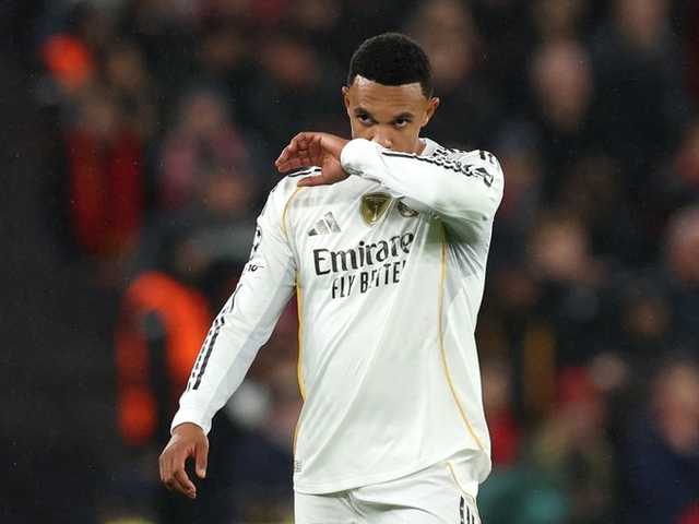 Fans Liverpool Cemooh Trent, Jude Bellingham Pasang Badan