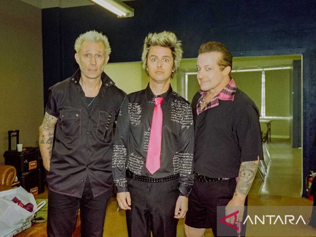 Green Day Rilis Trailer Film 'New Years Rev', Kisah Kocak Perjalanan Band Punk Mengejar Mimpi
