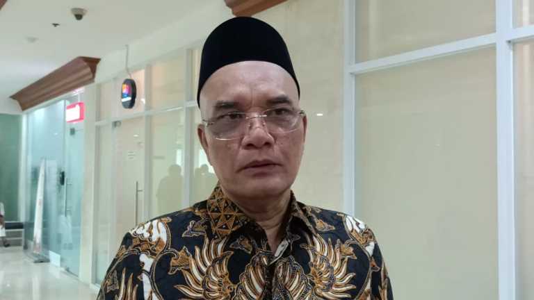 Komisi VIII DPR Gelar Raker dengan Menteri Haji, Bahas BPIH 2026