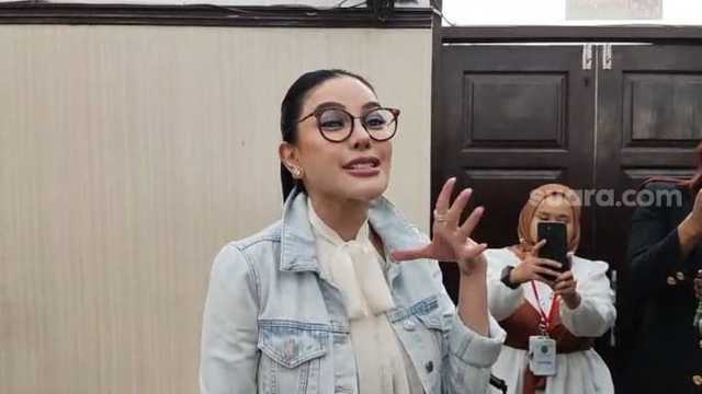 Nikita Mirzani tantang BPOM hadir di sidang, curigai ketidakhadiran