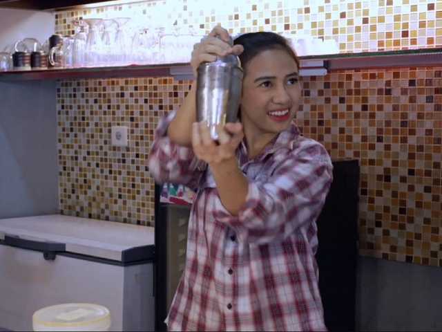 Azia Riza Nekat Jadi Chef di Restoran Jepang, Hasilnya Bikin Kaget!