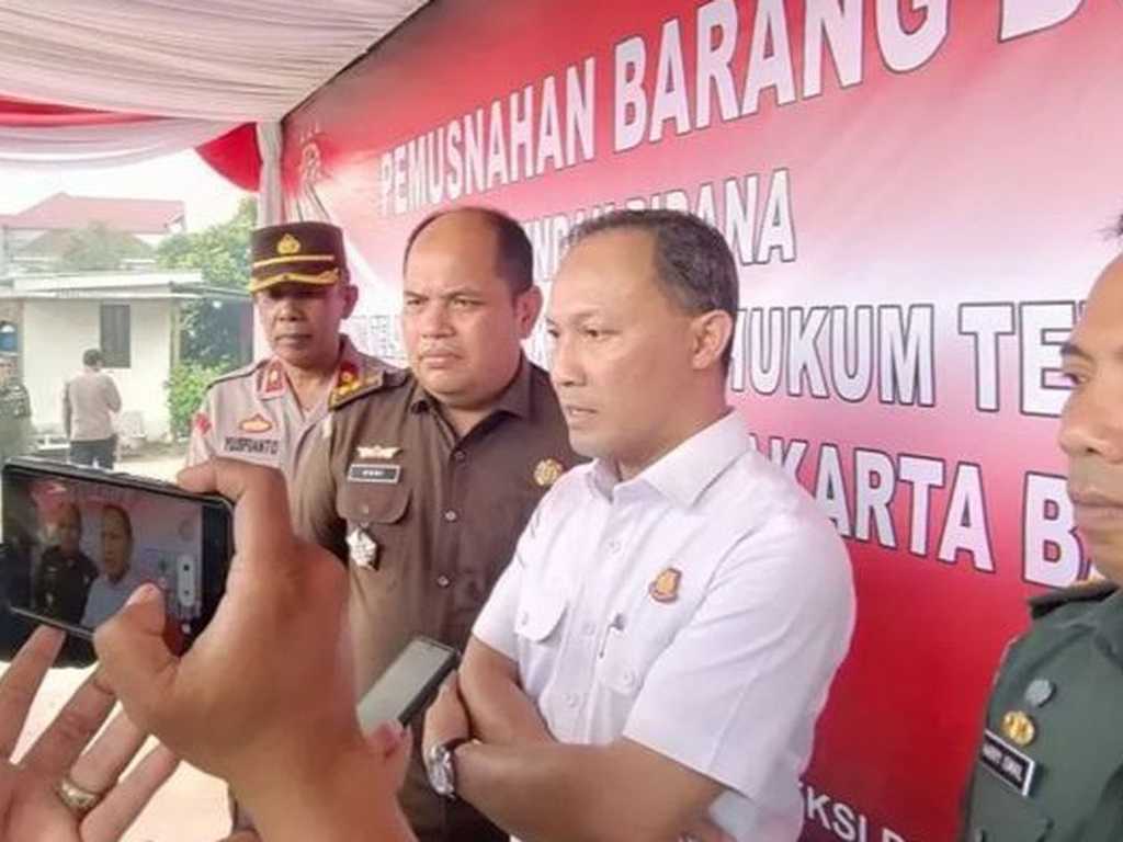 Kajari Jakbar Dicopot, Diduga Tilap Uang Barang Bukti Robot Trading