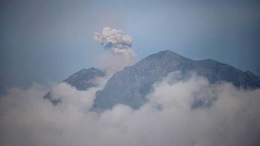 Gunung Semeru Kembali Erupsi Pagi Ini: Kolom Letusan Capai 700 Meter