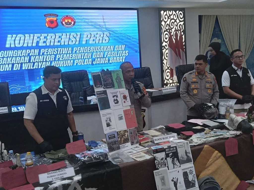Polda Jabar sita buku terkait anarkisme sebagai barang bukti demonstrasi