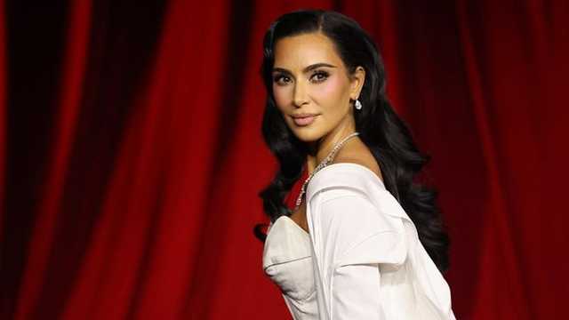 Kim Kardashian: Merasa Stockholm Syndrome, Tertekan Lindungi Kanye West