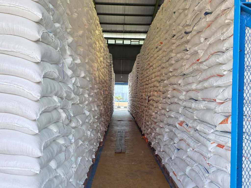 Bulog Gelontorkan 800.000 Ton Beras SPHP ke Ritel Modern, Harga Dijamin Stabil hingga 2025