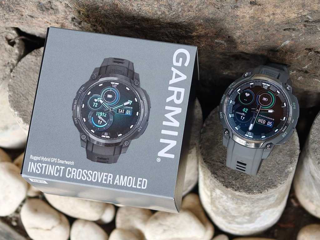 Garmin Instinct Crossover AMOLED: Jarum Analog Jadi Sorotan, Ini Isi Kotaknya